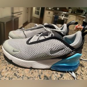 Kids Nike Air 270 size 1Y